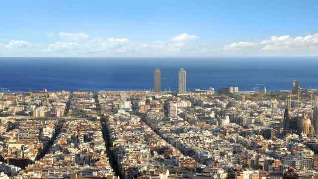Vista panorámica de Barcelona con el Eixample y la Sagrada Família