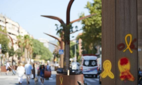Barcelona es la capital del lazo amarillo... y del rojigualdo / EFE