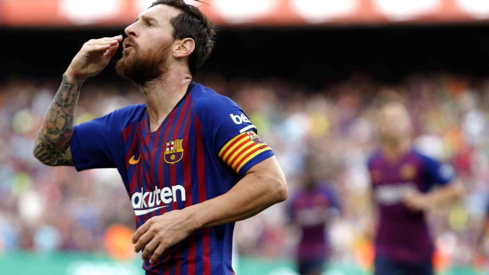 Leo Messi celebra un gol suyo al Huesca con la camiseta del Barça, una elástica muy solicitada por los rivales / EFE
