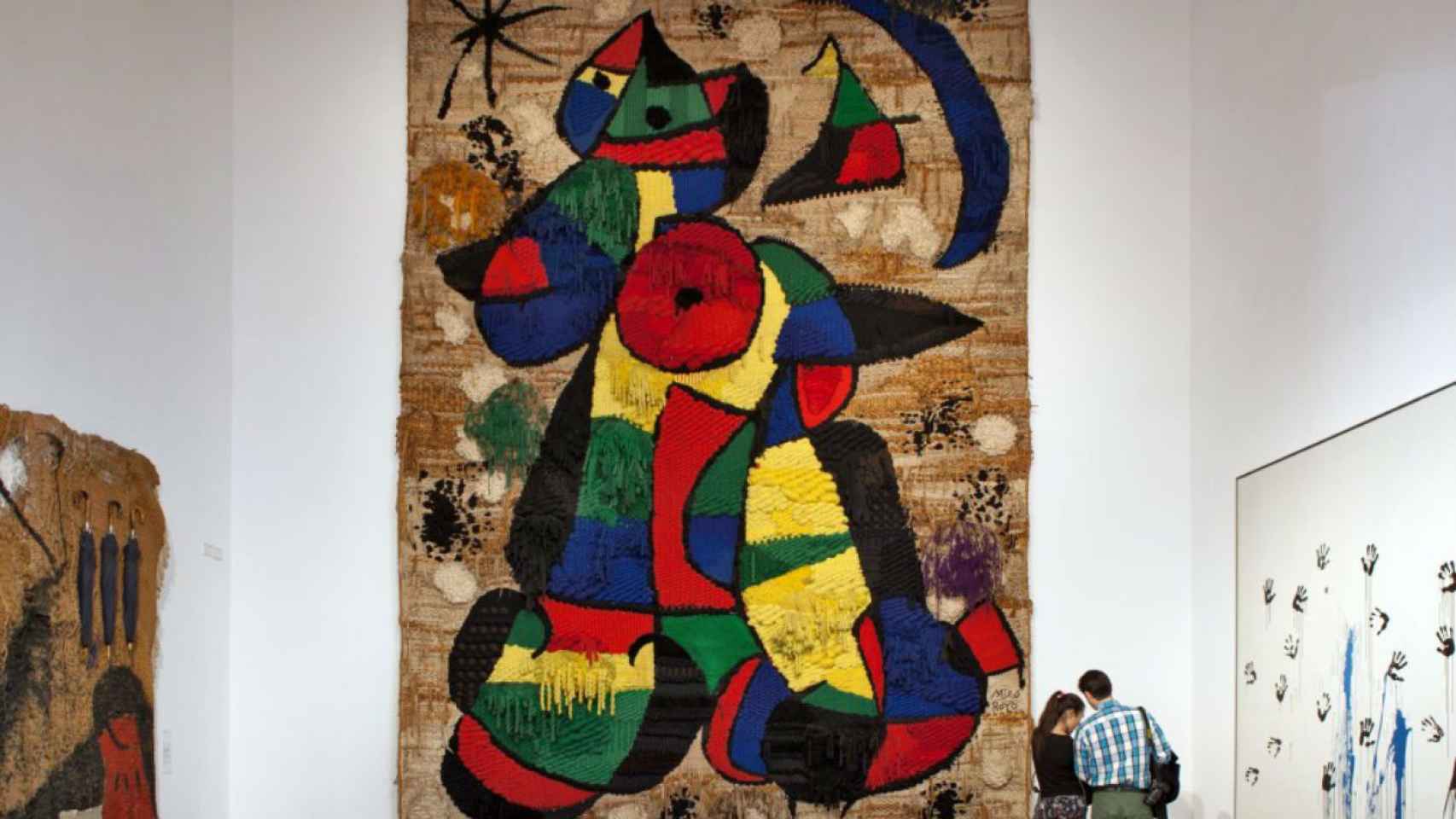 El 'Tapiz de la Fundació' se exhibe en el museo dedicado al artista en Montjuïc / HM