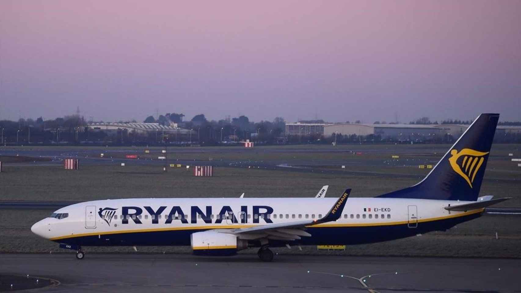 Avión de Ryanair en el aeropuerto El Prat de Barcelona