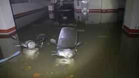 Un garaje inundado en el Paral·lel | EFE
