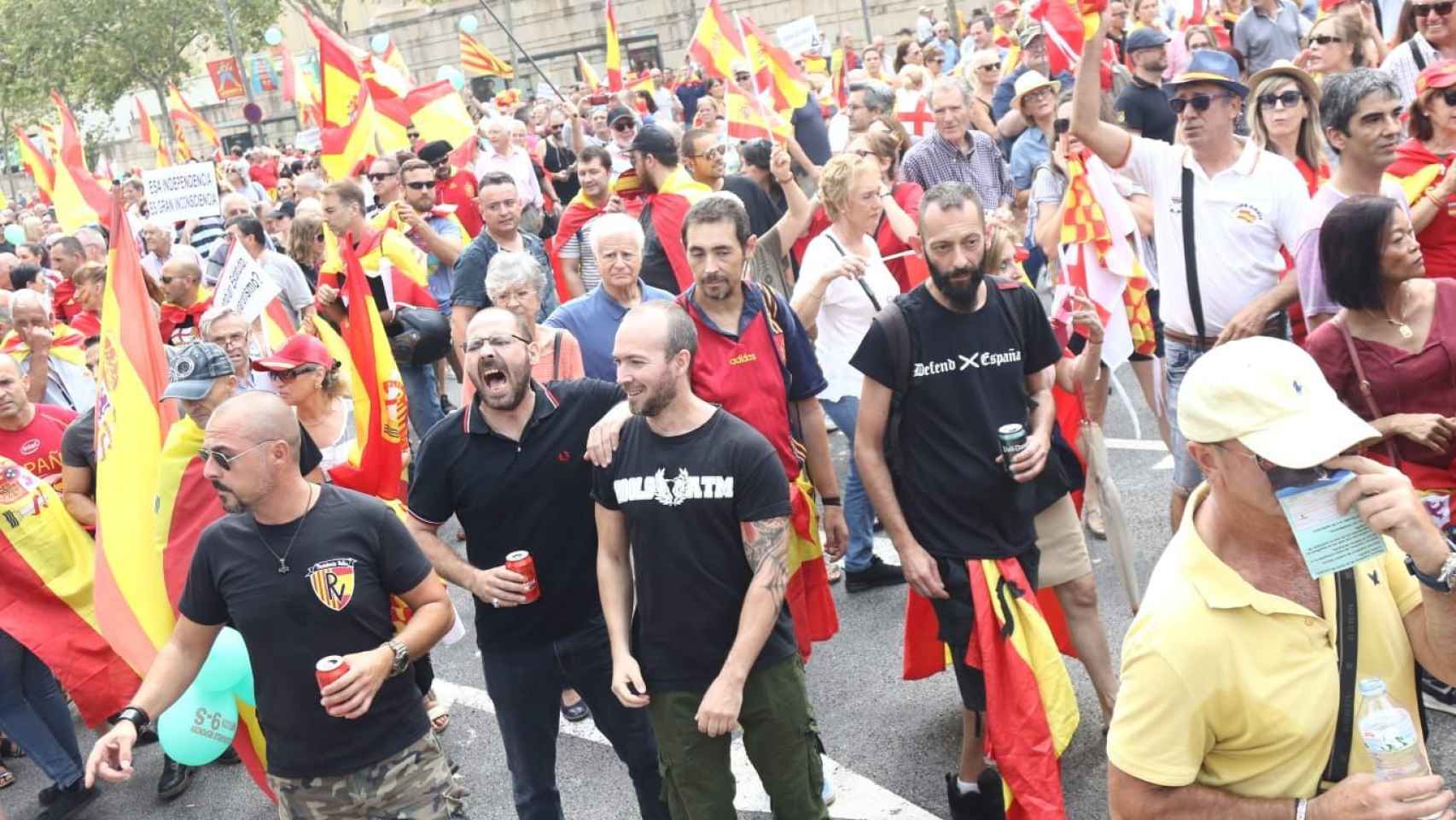 Colectivos de extrema derecha se cuelan en la manifestación unionista