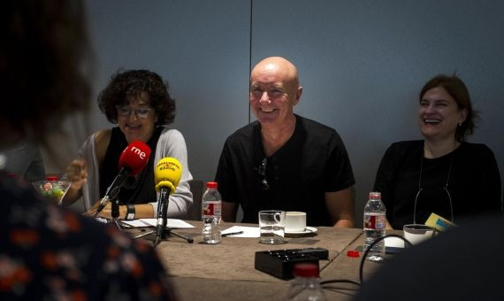 Irvine Welsh en la rueda de prensa en Barcelona | HUGO FERNÁNDEZ