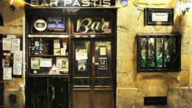 Entrada del bar Pastís, que reabrirá este otoño bajo la batuta de los responsables del Circ Raluy.