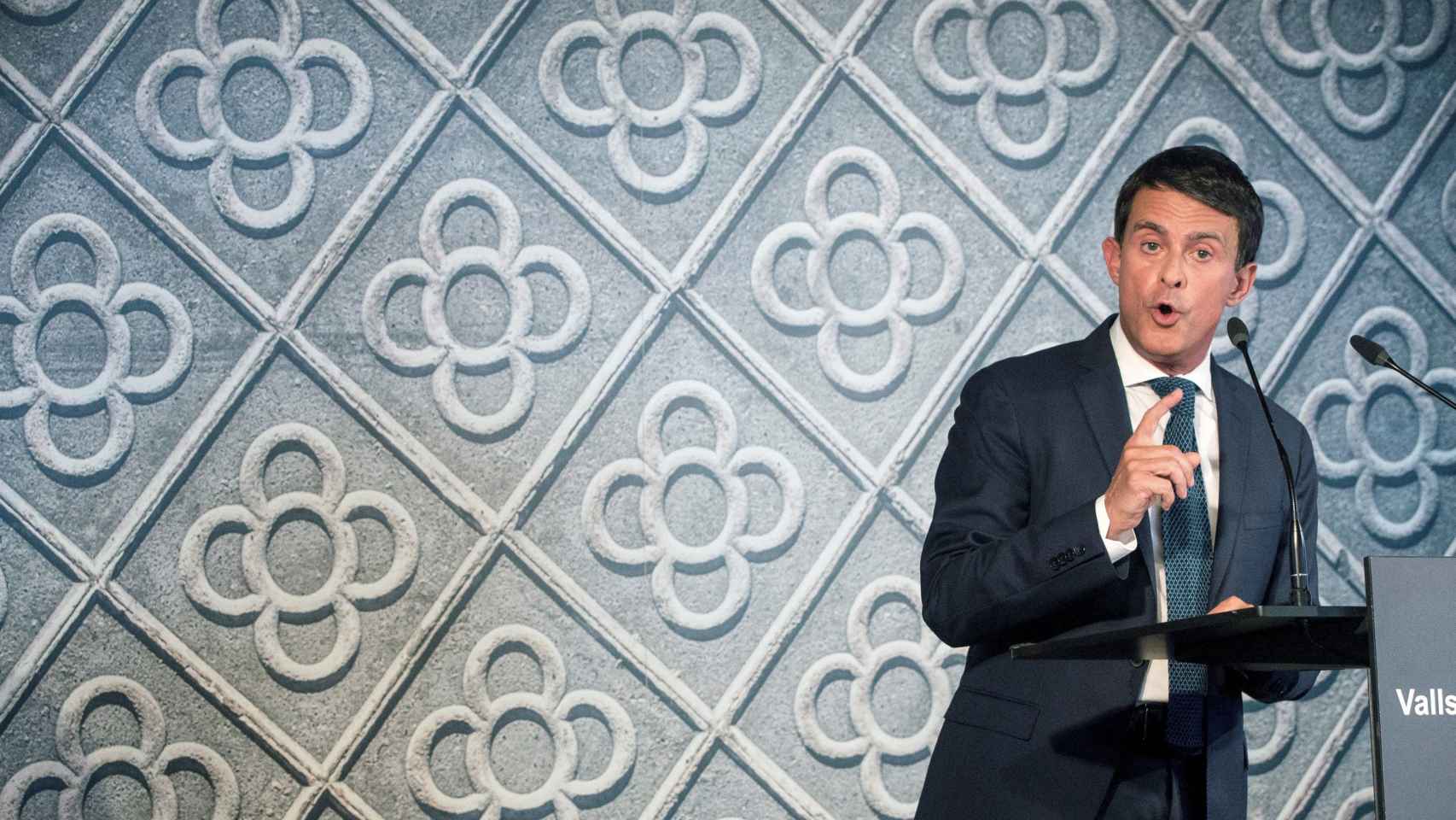 Manuel Valls en su comparecencia ante los medios para anunciara que aspira a la alcaldía de Barcelona