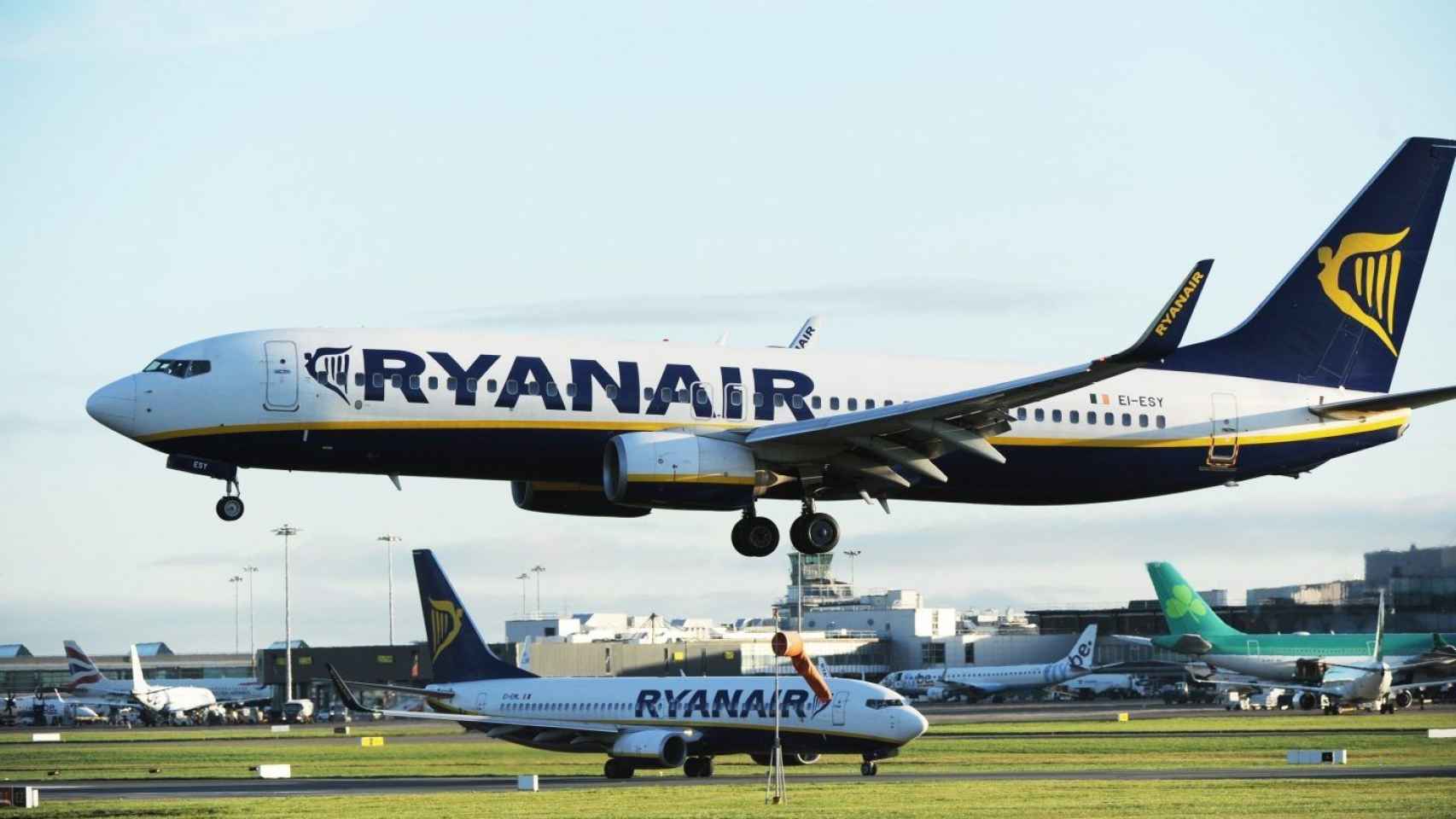 Aviones de Ryanair en pista / EFE