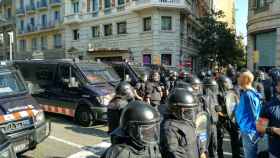 Tensión entre grupos de independentistas y una manifestación policial en BCN / ARRAN TWITTER