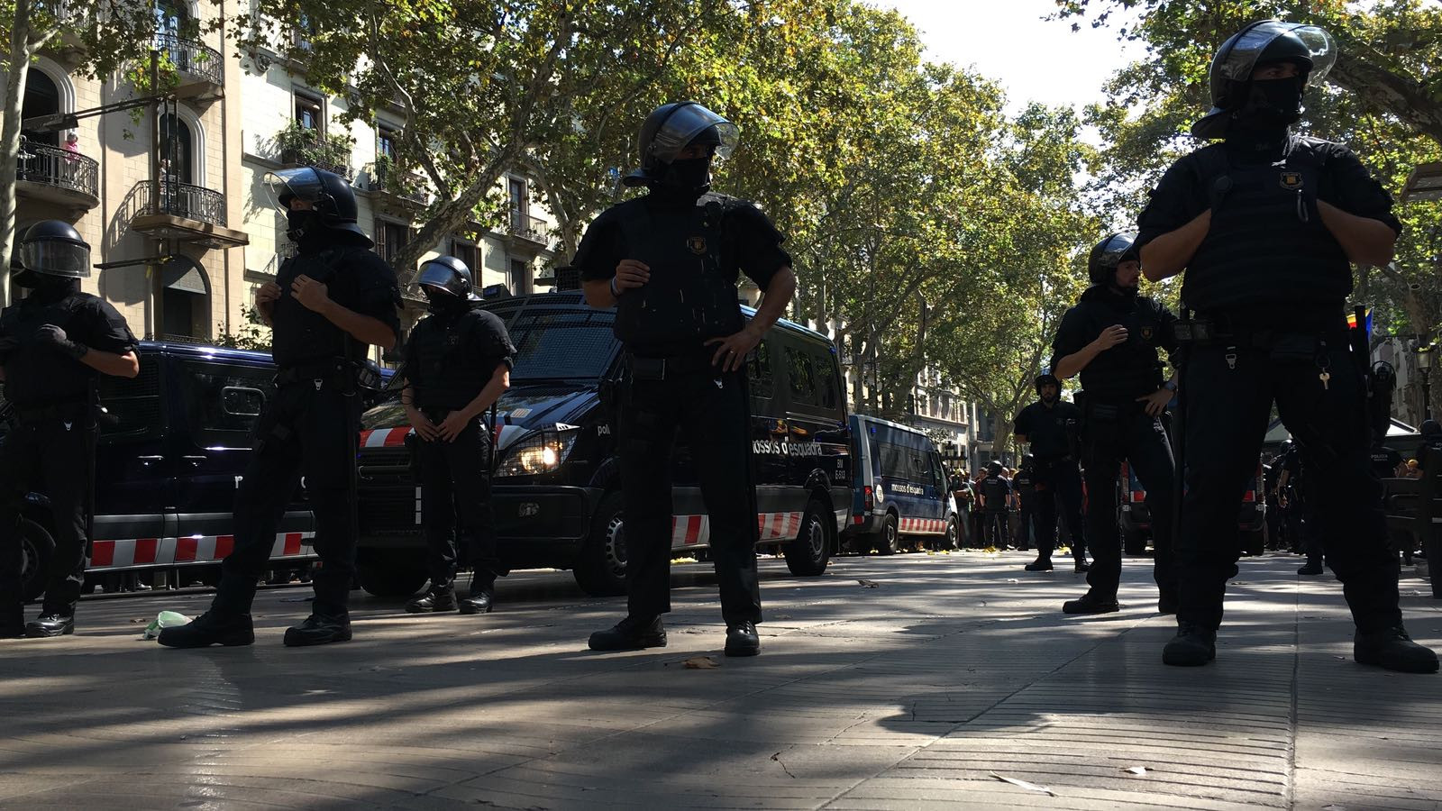 Cordón policial de los mossos en la Rambla / LETICIA FUENTES