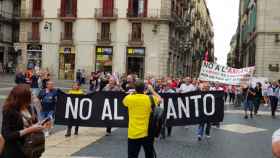 Concentración de las víctimas del amianto en la plaza de Sant Jaume / AVAAC