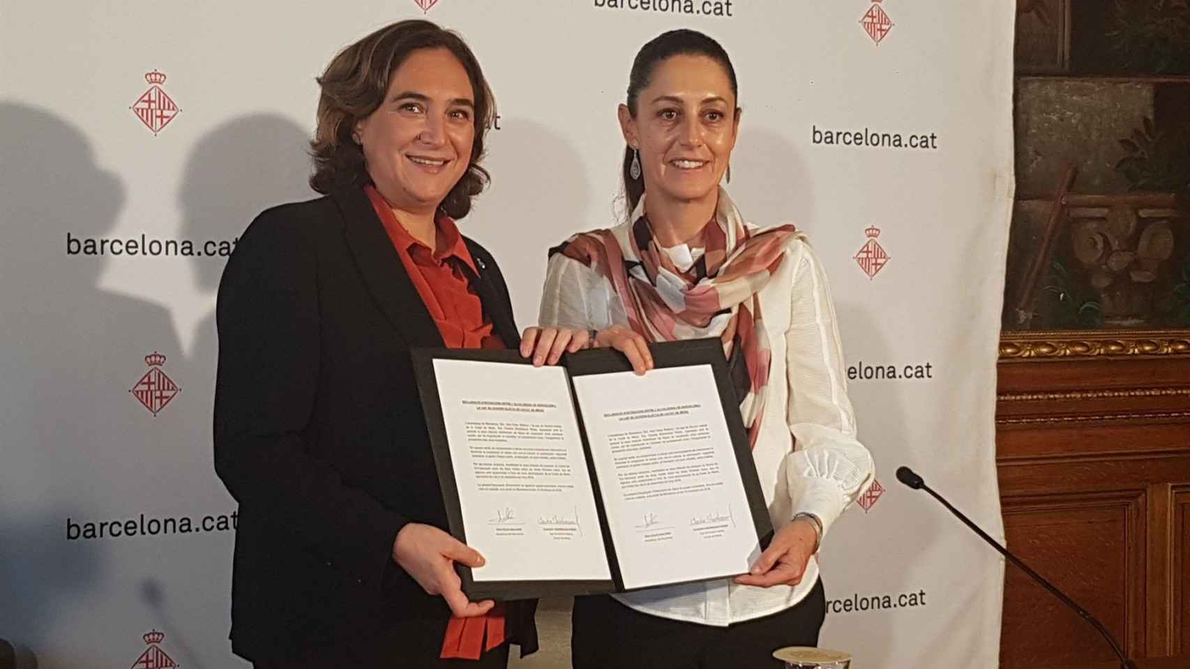 La alcaldesa de Barcelona Ada Colau y la jefa de Gobierno de Ciudad de México, Claudia Sheinbaum / EUROPA PRESS