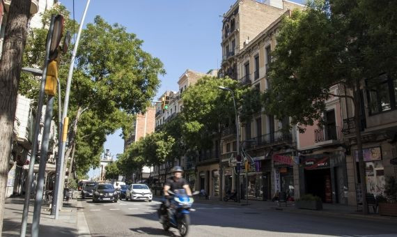 Creu Coberta conecta la calle de Sants con plaza Espanya / HUGO FERNÁNDEZ