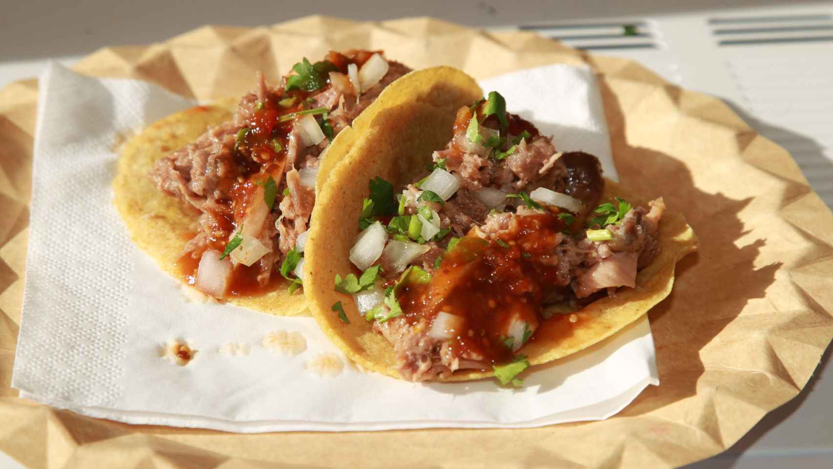 Los tacos de cochinita pibil del restaurante mexicano Adelita Botanero / HUGO FERNÁNDEZ