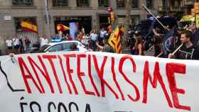 La manifestación antifascista cruza la Diagonal de Barcelona / EFE