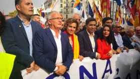 Arrimadas, Montserrat, Rosiñol, Bou y otros, sosteniendo la pancarta con el lema de la manifestación / EP