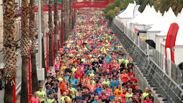 El Correbarri es la carrera atlética de los distritos de Barcelona: un caleidoscopio multicolor / Correbarri