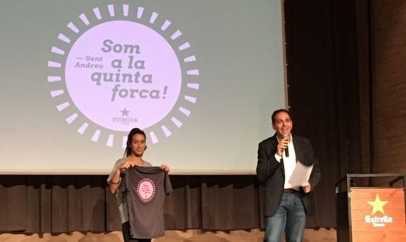 África Zamorano, con la camiseta del distrito más veloz (Sant Andreu), el día de la presentación / MIKI