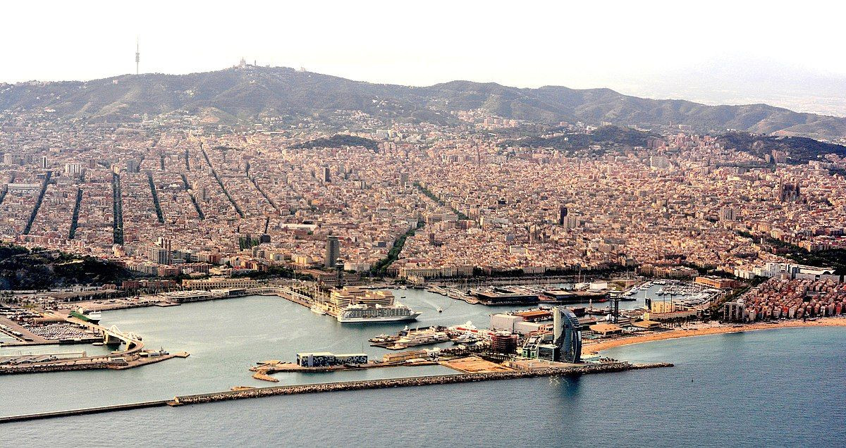 Vista panorámica de Barcelona desde el mar / Archivo