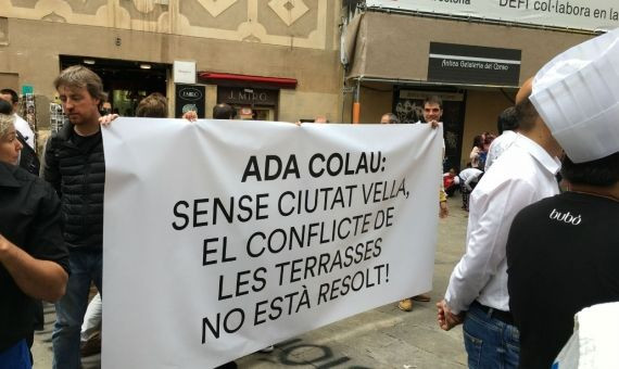Pancarta en contra de la alcaldesa de Barcelona / MIKI