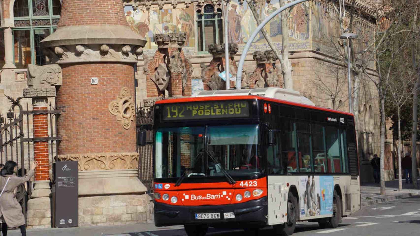 El autobús 192, a su paso por el hospital de Sant Pau / autobusesbcn.es