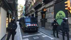 Desalojo del edificio 'Ca La Trava' en Gràcia / PABLO ALEGRE
