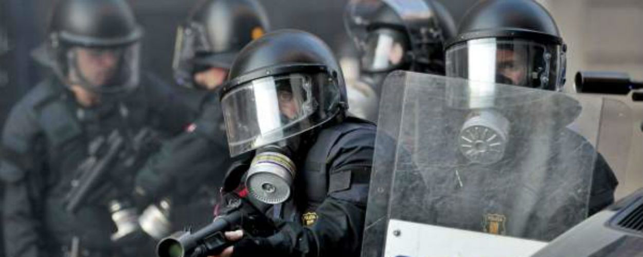 Antidisturbios de la Guàrdia Urbana, en acción / EFE