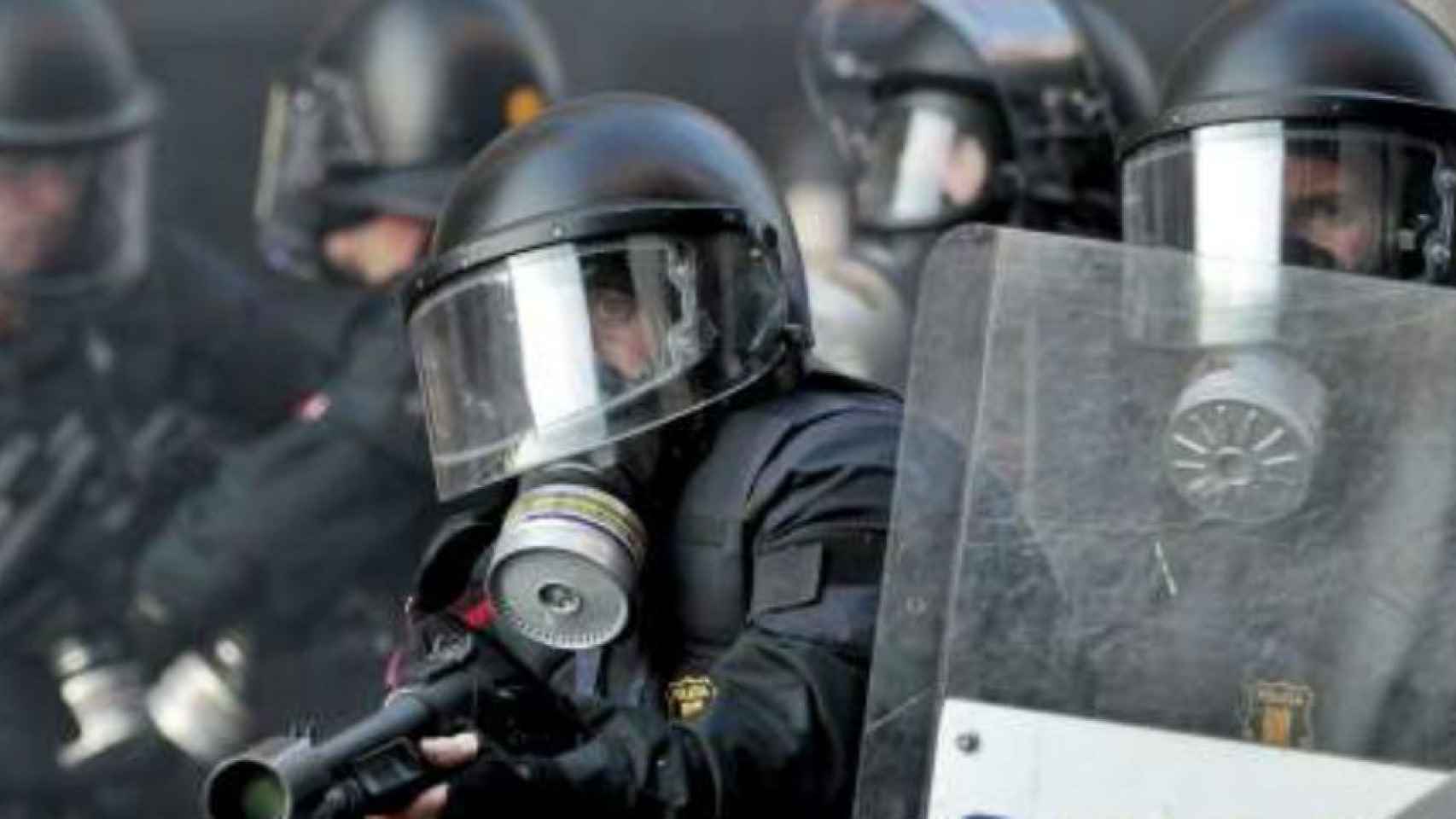 Antidisturbios de la Guàrdia Urbana, en acción / EFE