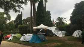Las tiendas de la acampada per la llibertat en el Parc de la Ciutadella / PAULA BALDRICH