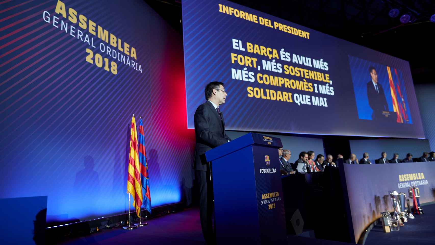 Josep Maria Bartomeu durante su intervención en una Asamblea de Compromisarios. Ahora optará por la vía del referéndum para validar el Espai Barça / EFE