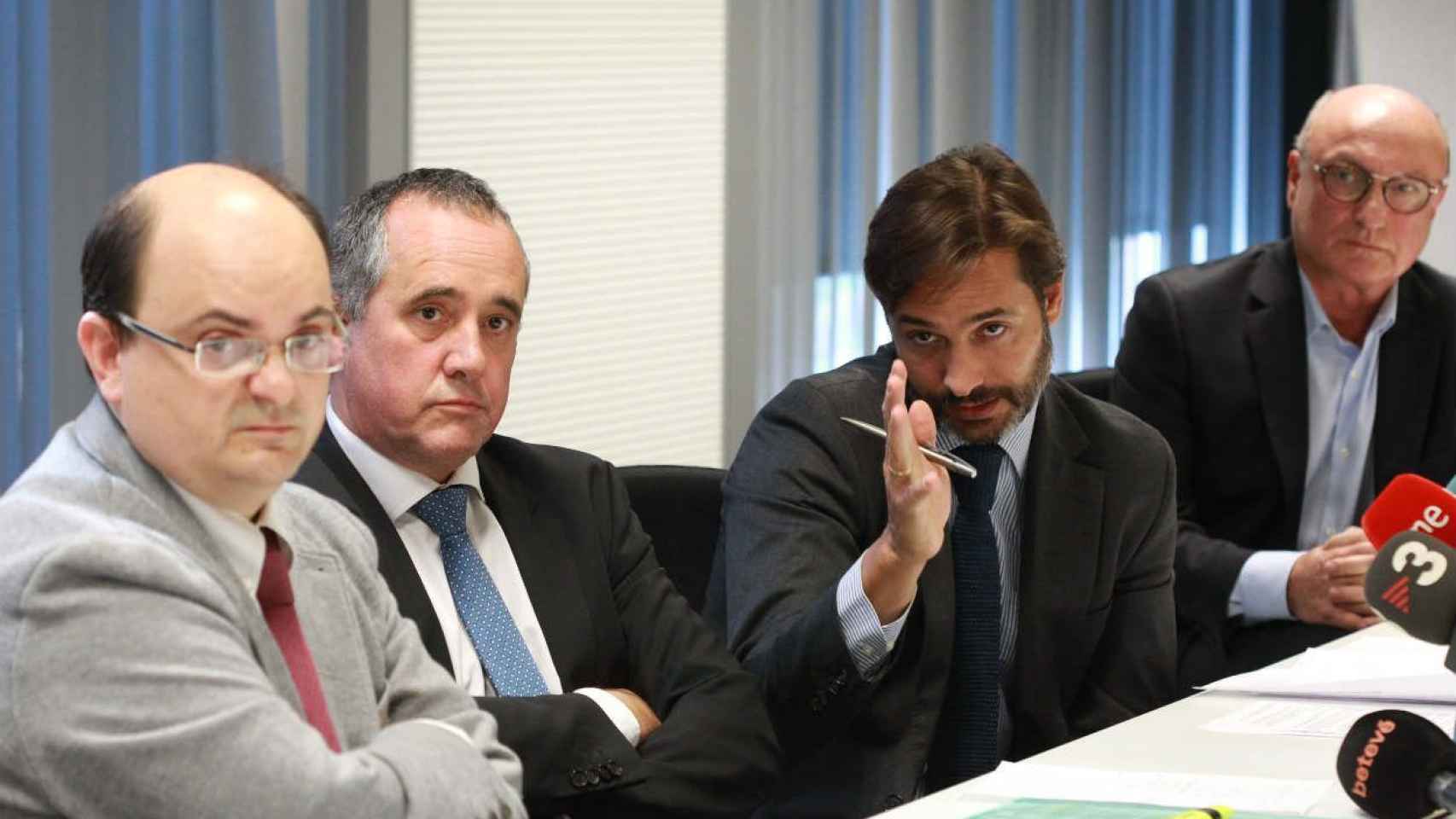 Enric Cañas, Jordi Micas, Marc Grau y Miquel Mira, hablan sobre el amianto en el Metro / HUGO FERNÁNDEZ