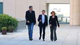 Manuel Valls, entre los dirigentes del PP Xavier Albiol y Mª Dolores de Cospedal / CN