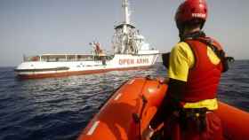 El barco de Open Arms, en plena acción en el Mediterráneo / EP