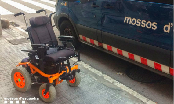 La silla del menor recuperada por los Mossos / MOSSOS D'ESQUADRA