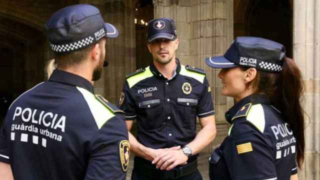 Tres agentes de la Guardia Urbana en una imagen de archivo / AJUNTAMENT DE BARCELONA