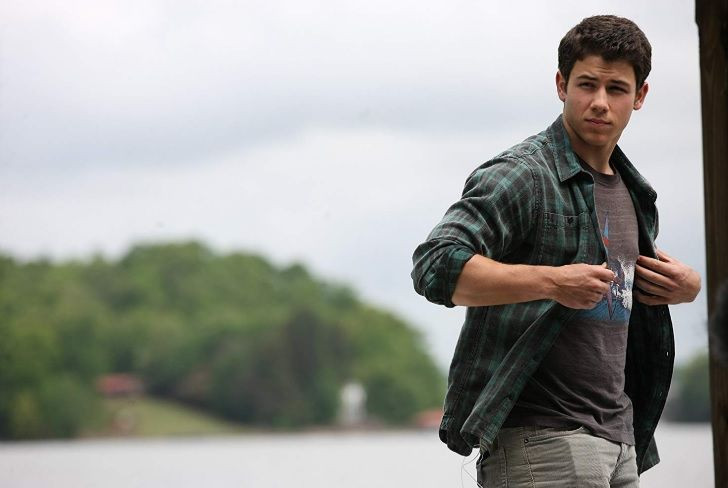 2. Fotograma de Nick Jonas en la película Careful What You Wish For (2015)