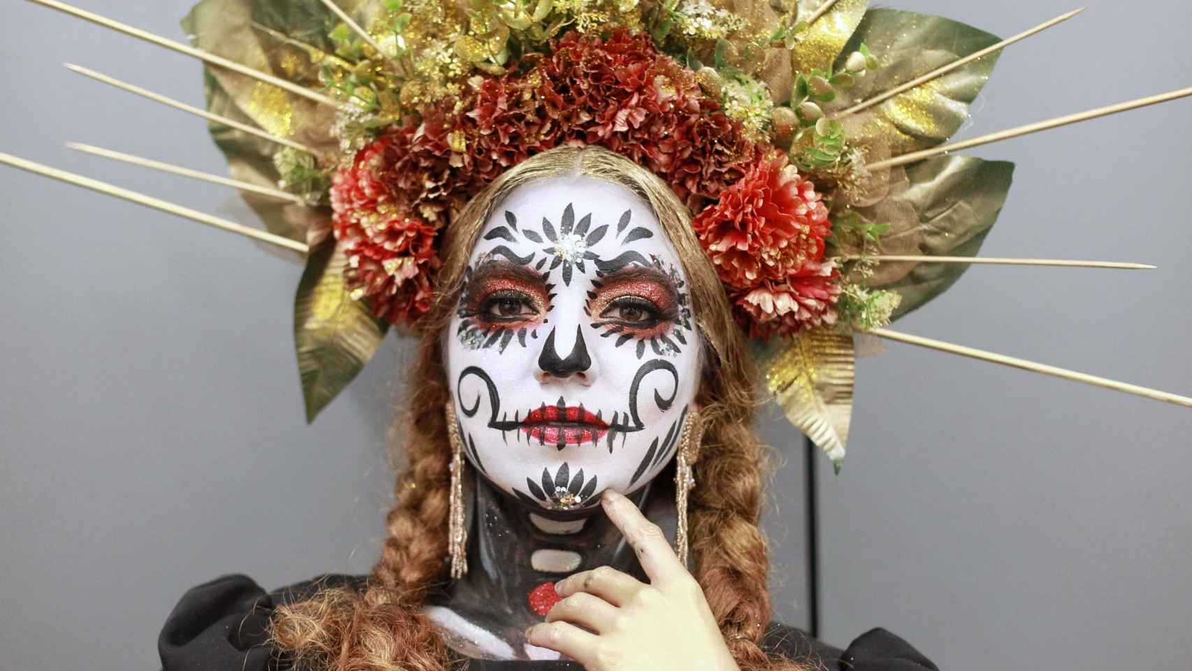 Lupita Sierra caracterizada como una Catrina en el Día de Muertos