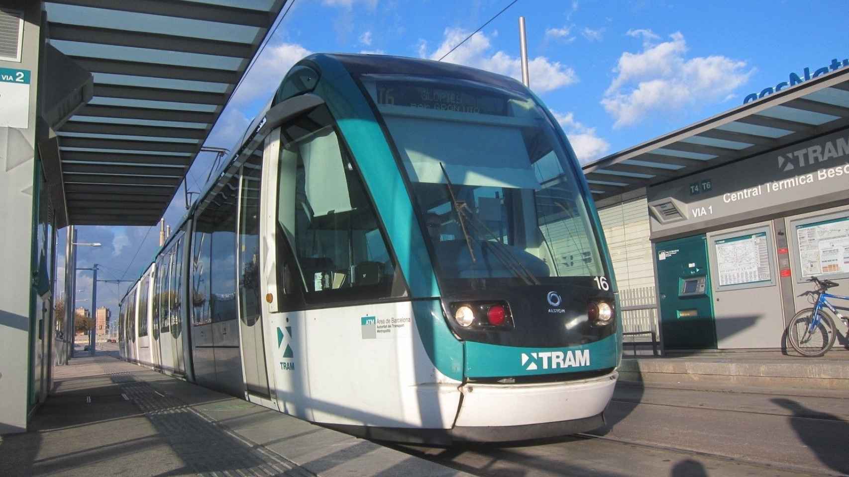 El tram en una parada de la Diagonal, imagen de archivo / EUROPA PRESS