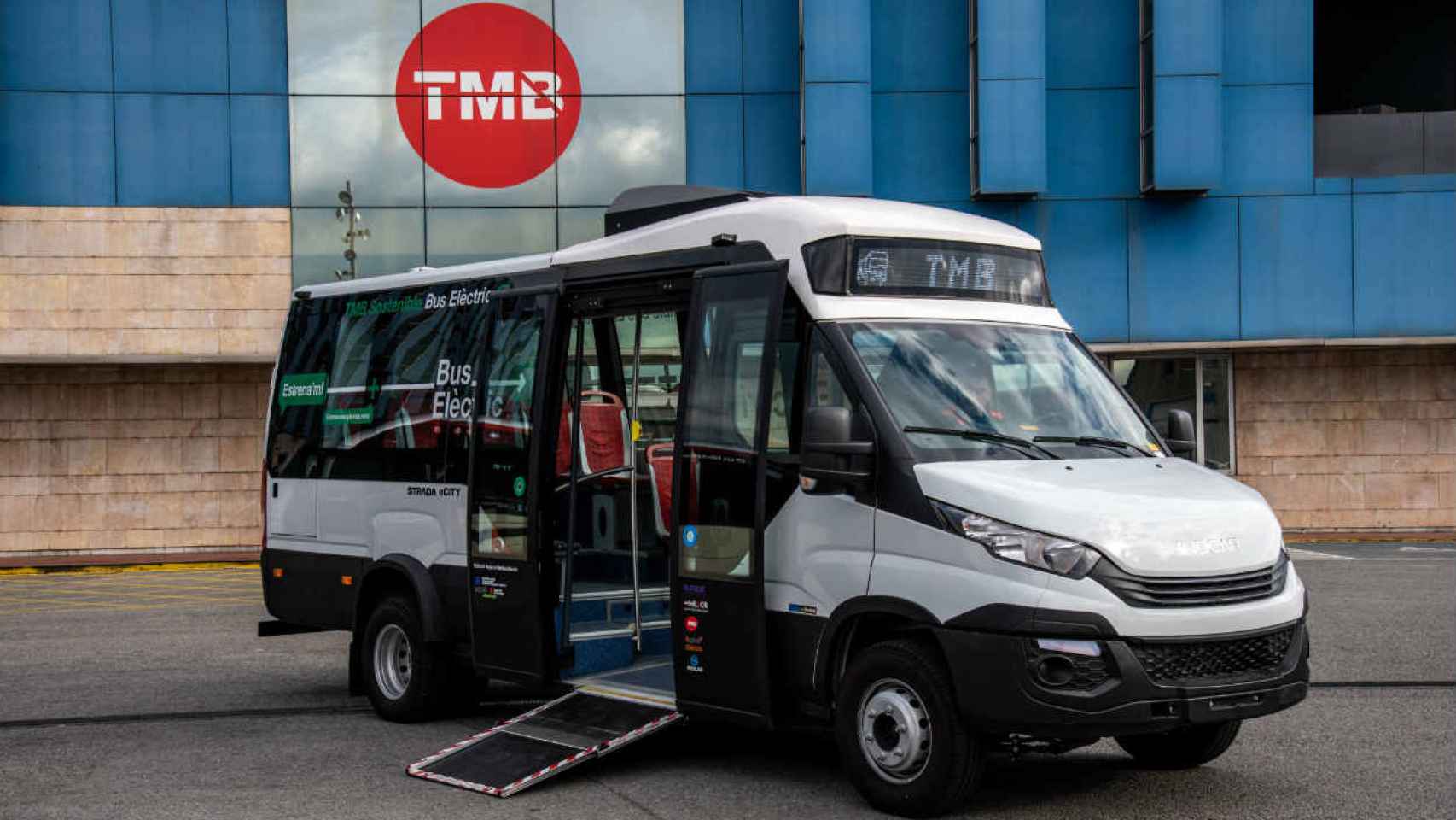 TMB pondrá en ruta un minibus eléctrico / TMB