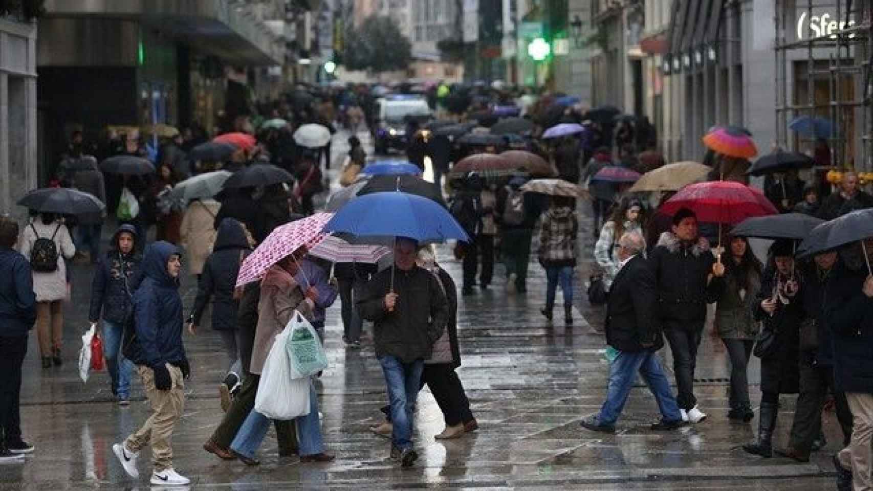 Día de lluvia en la ciudad de Barcelona / EUROPA PRESS