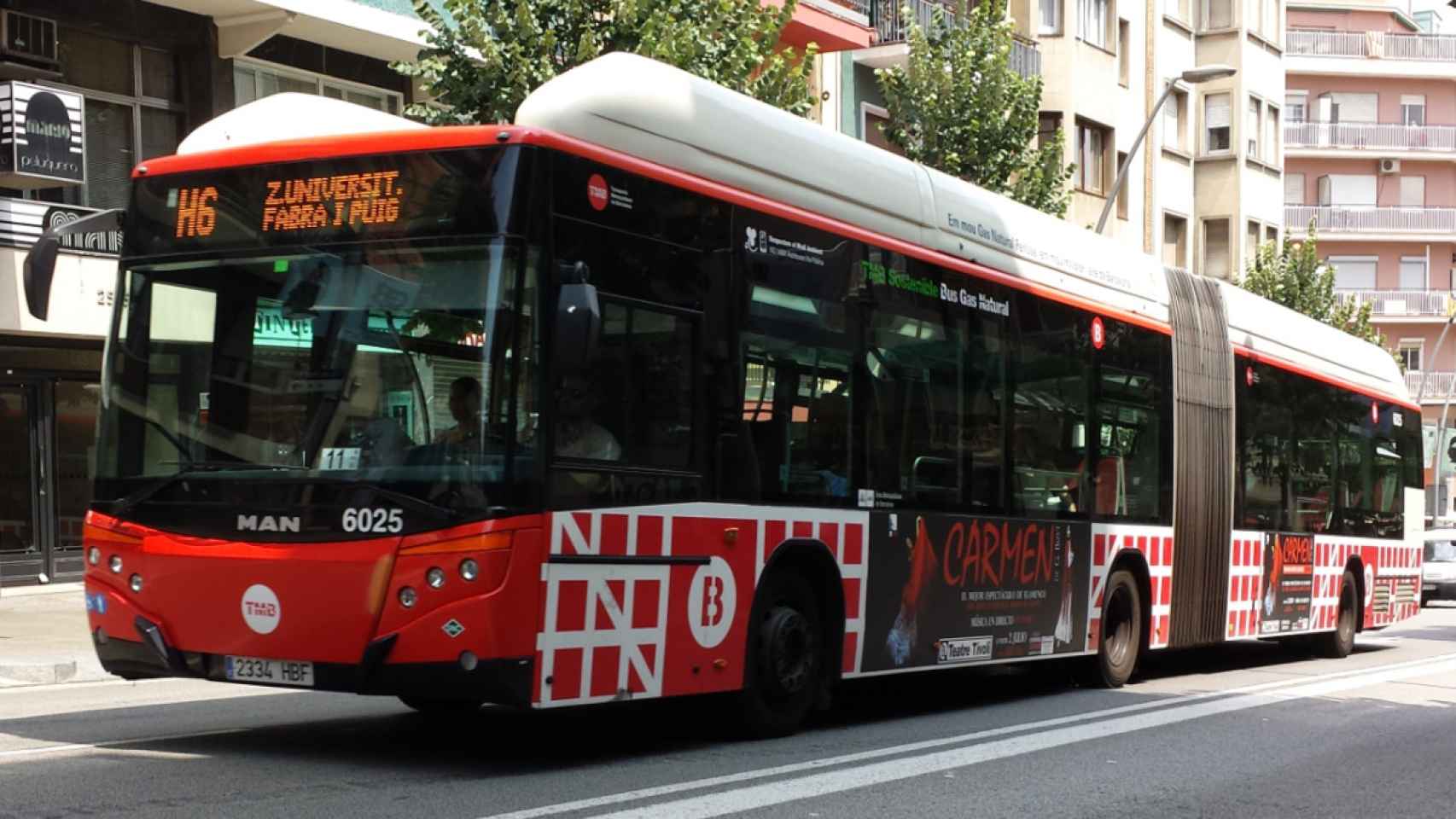 Un vehículo de la nueva red de bus de Barcelona