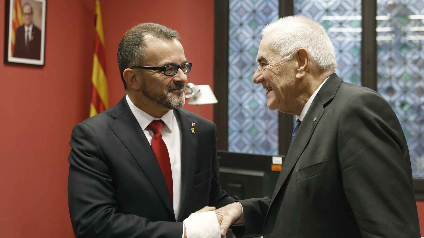 Alfred Bosch y Ernest Maragall oficializan el traspaso en la Conselleria de Exteriores de la Generalitat / EFE/ANDREU DALMAU