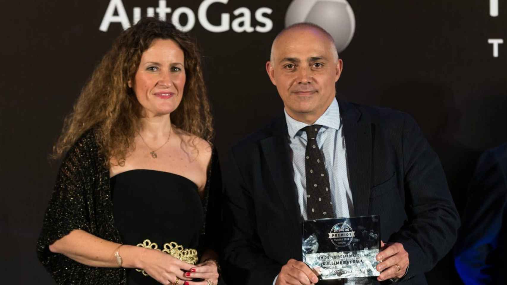 Guillem Riba, jefe de compras y gestión de flotas de Aguas de Barcelona, recibiendo un premio