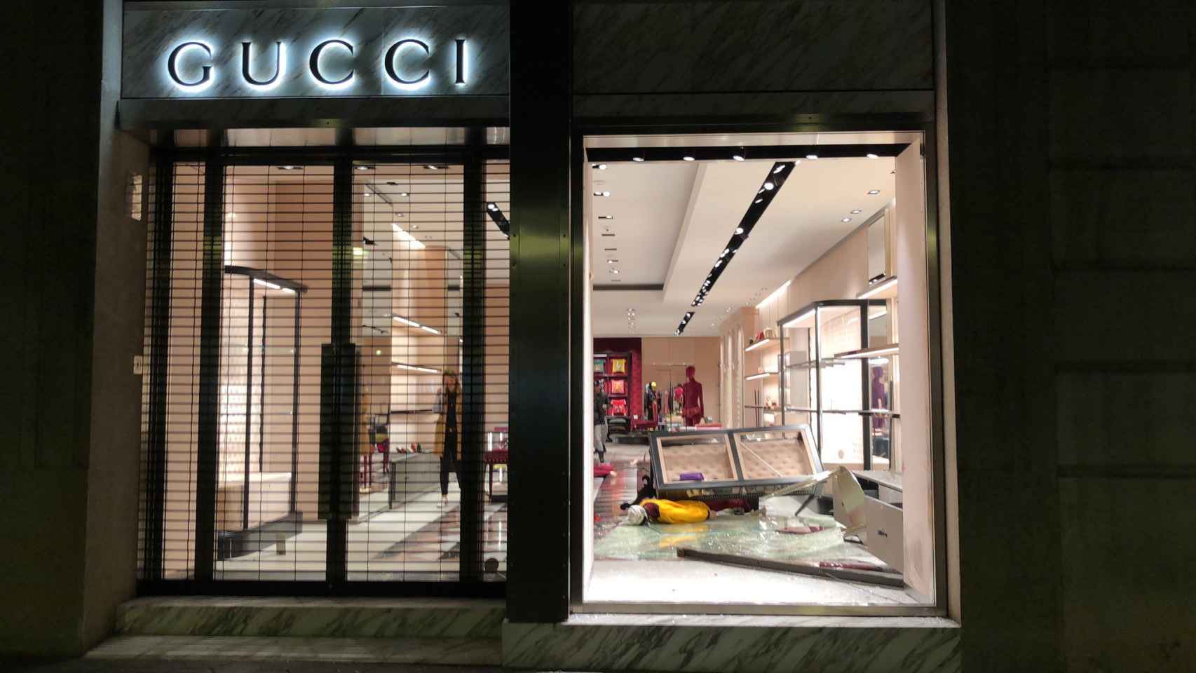 La tienda Gucci del paseo de Gràcia, tras sufrir el robo esta madrugada /@Grrrrl_Almighty