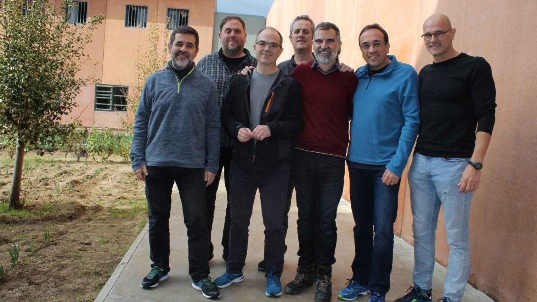 Los siete políticos independentistas en el centro penitenciario de Lledoners, con Forn y Rull / EUROPA PRESS