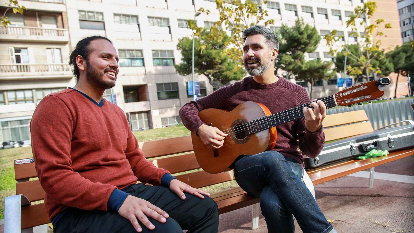 Milo y Mauro, los cantautores argentinos, durante una performance para Metrópoli Abierta / HUGO FERNÁNDEZ