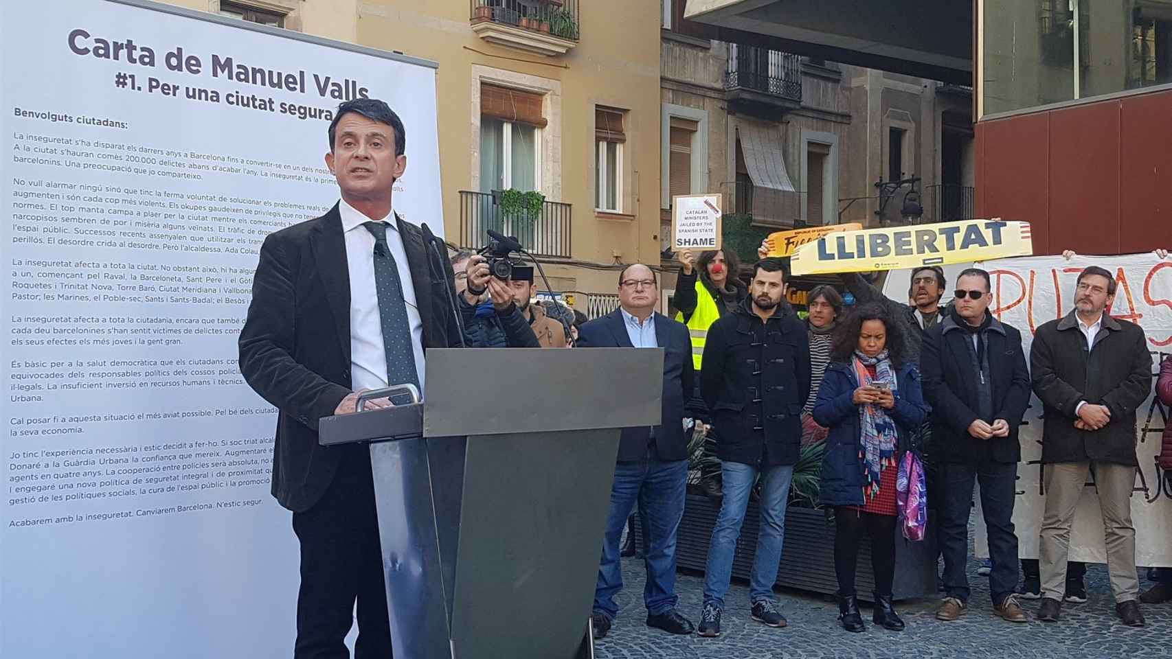 Protesta de los CDR en un acto de Manuel Valls en el Raval / MIKI