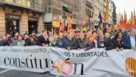 Miembros de diferentes grupos políticos, encabezando la manifestación en Barcelona / EP
