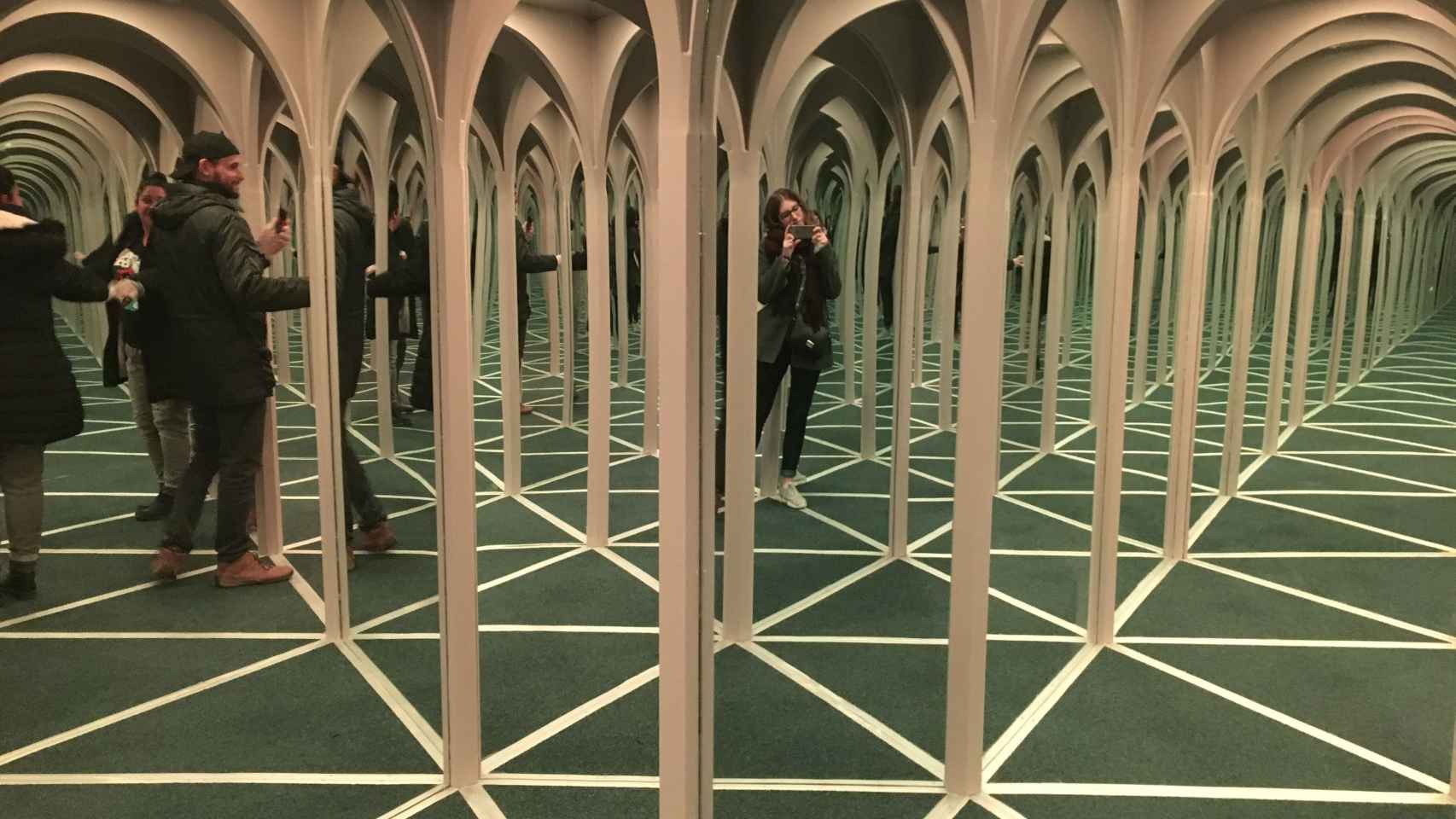 La sala de los espejos en el museo Big Fun / PAULA BALDRICH