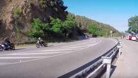 Motocicletas circulando por la carretera de la Arrabassada