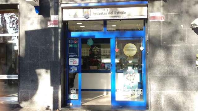 Administración de lotería número 80 de Barcelona, en la calle Navas de Tolosa 300 / MARC RECASENS